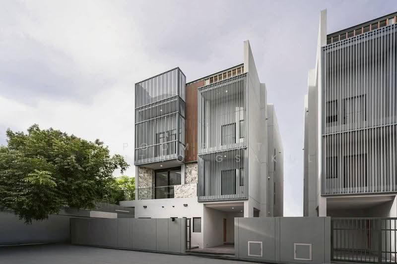 4-BR House, bangkok, Khlong Song Ton Nun, Lat Krabang, Bangkok, 4 Bedrooms, 400 sqm, Single Detached House For Sale, by Poomphat Tienthongsakul, 500592001 - DDproperty.com