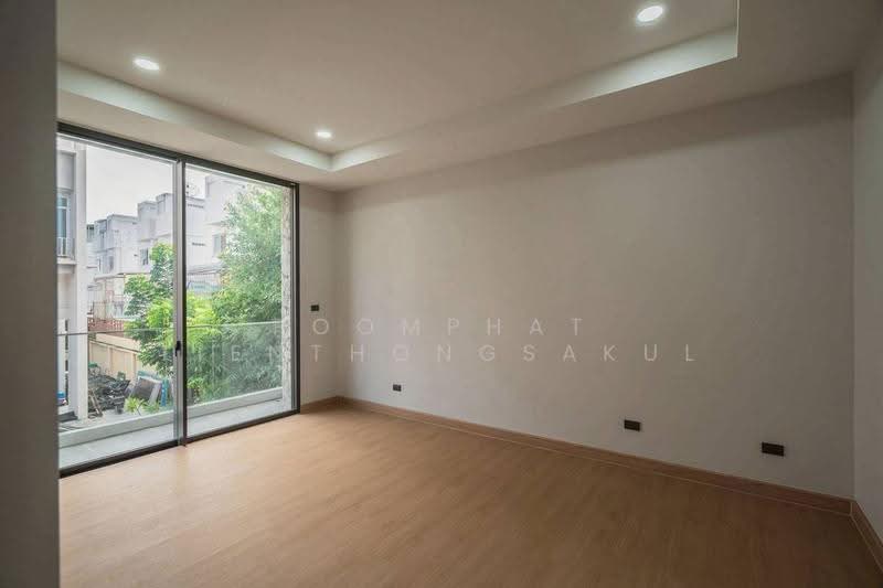 4-BR House, bangkok, Khlong Song Ton Nun, Lat Krabang, Bangkok, 4 Bedrooms, 400 sqm, Single Detached House For Sale, by Poomphat Tienthongsakul, 500592001 - DDproperty.com