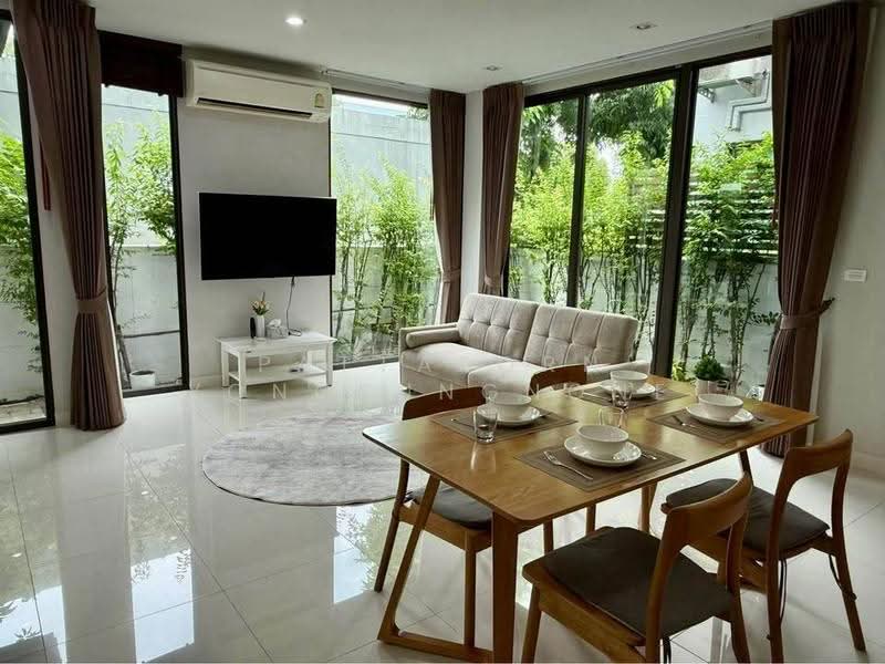 Baan Klang Muang Classe Ekkamai-Ramintra, bangkok, Sukhonthasawat Road, Lat Phrao, Bangkok, 4 Bedrooms, 241 sqm, Single Detached House For Rent, by Pattaporn Yongsungnone, 500592217 - DDproperty.com