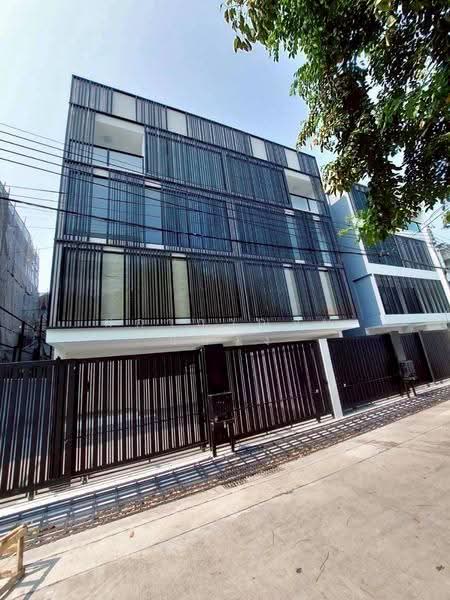 Home office 4 ชั้น @ ปรีดี 14, bangkok, สุขุมวิท 71 (ปรีดีฯ 14), Phra Kanong Nua, Watthana, Bangkok, , 400 sqm, Shophouse For Sale, by Phakakarn Sae-chung, 500592844 - DDproperty.com
