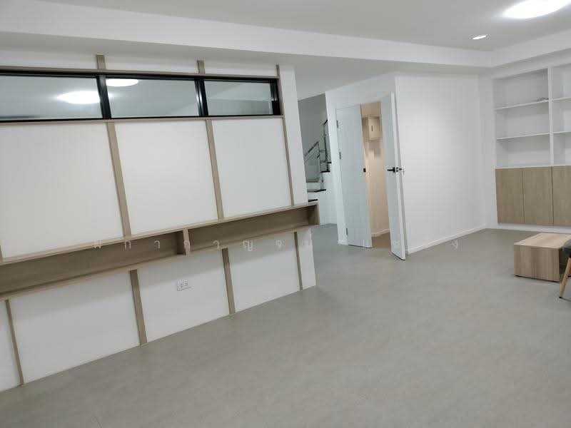 Home office 4 ชั้น @ ปรีดี 14, Bangkok, สุขุมวิท 71 (ปรีดีฯ 14), Phra Kanong Nua, Watthana, Bangkok, , 400 sqm, Shophouse For Sale, by Phakakarn Sae-chung, 500592844 - DDproperty.com
