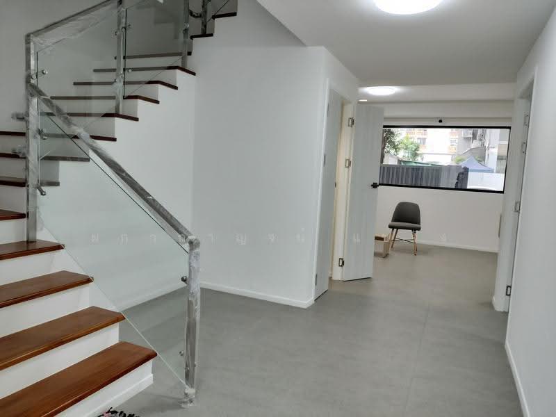 Home office 4 ชั้น @ ปรีดี 14, กรุงเทพ, สุขุมวิท 71 (ปรีดีฯ 14), พระโขนงเหนือ, วัฒนา, กรุงเทพ, 400 ตร.ม., ตึกแถว-อาคารพาณิชย์ ขาย, โดย ผกากาญจน์ แซ่จึง, 500592844 - DDproperty.com