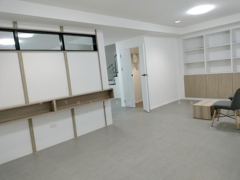 Home office 4 ชั้น @ ปรีดี 14, Bangkok, สุขุมวิท 71 (ปรีดีฯ 14), Phra Kanong Nua, Watthana, Bangkok, , 400 sqm, Shophouse For Sale, by Phakakarn Sae-chung, 500592844 - DDproperty.com