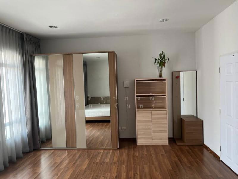 Baan Klangmuang Grand De Paris Ratchada, bangkok, Pradit Manutham Road, Wang Thonglang, Bangkok, 4 Bedrooms, 250 sqm, Townhouse For Rent, by จิตราภรณ์ พิมพ์จันทร์, 500592992 - DDproperty.com