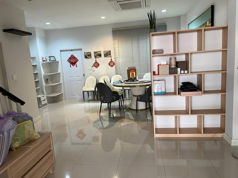 Baan Klangmuang Grand De Paris Ratchada, bangkok, Pradit Manutham Road, Wang Thonglang, Bangkok, 4 Bedrooms, 250 sqm, Townhouse For Rent, by จิตราภรณ์ พิมพ์จันทร์, 500592992 - DDproperty.com