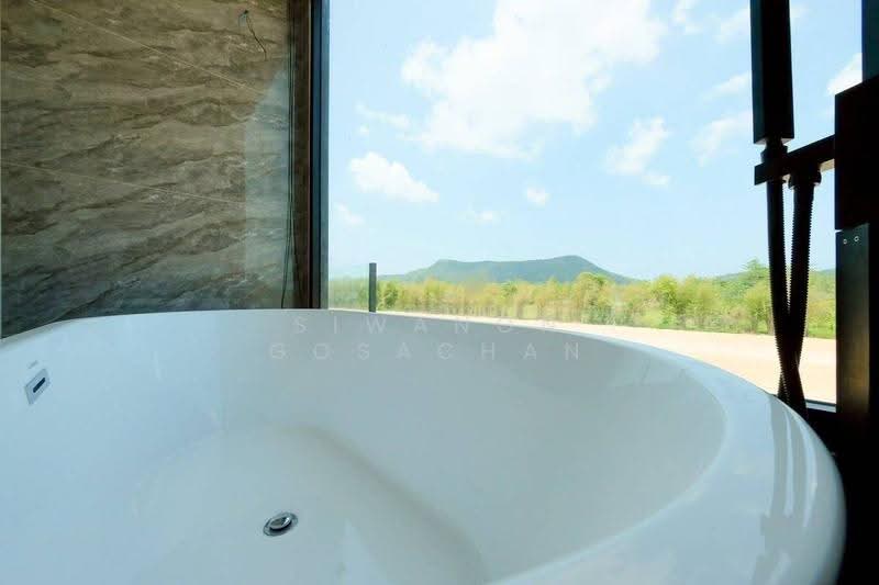 5-BR Villa, chon-buri, Bang Sa-re, Sattahip, Chon Buri (Pattaya), 5 Bedrooms, 550 sqm, Villa For Sale, by Siwanon Gosachan, 500593320 - DDproperty.com