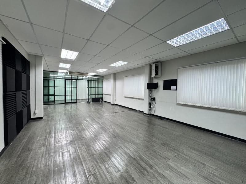 Warehouse for rent, 500 sq.m., in Khlong Chan, Bang Kapi, Bangkok (JKPBKK1178), Bangkok, Khlong Chan, Bang Kapi, Bangkok, , 500 sqm, Warehouse/Factory For Rent, by Pannawit Dullayawichenwut, 500593674 - DDproperty.com