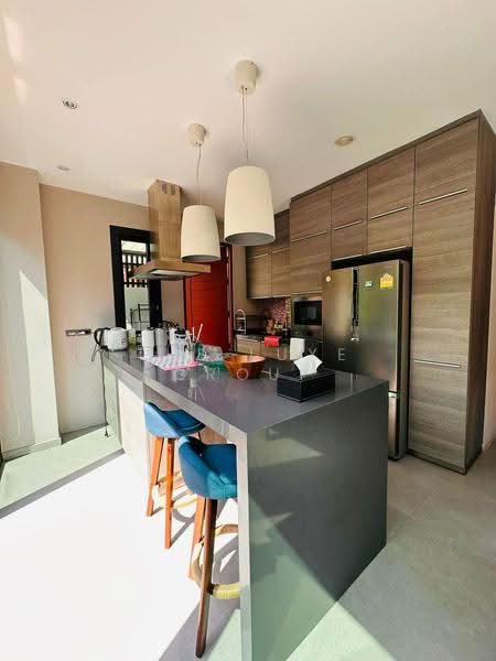 Beautiful Standalone Home With Private Pool (Ekkamai 10), กรุงเทพ, คลองตัน, คลองเตย, กรุงเทพ, 400 ตร.ม., บ้านเดี่ยว ให้เช่า, โดย The Luxe Group, 500593780 - DDproperty.com