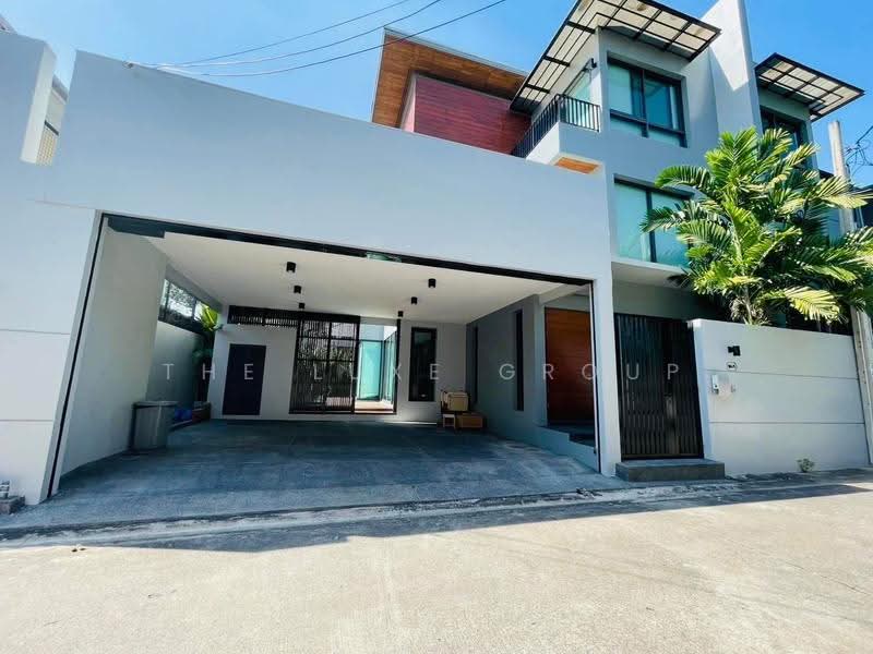 Beautiful Standalone Home With Private Pool (Ekkamai 10), bangkok, Khong Tan, Khlong Toei, Bangkok, 3 Bedrooms, 400 sqm, Single Detached House For Rent, by The Luxe Group, 500593780 - DDproperty.com