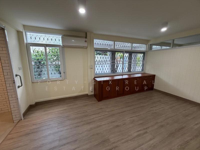 บ้านเดี่ยวขนาดใหญ่ รีโนเวทใหม่ ใจกลางวิภาวดี บนที่ดิน 165 ตร.ว., bangkok, Lat Yao, Chatuchak, Bangkok, 5 Bedrooms, 550 sqm, Single Detached House For Rent, by Forty-Six Real Estate Group, 500594826 - DDproperty.com