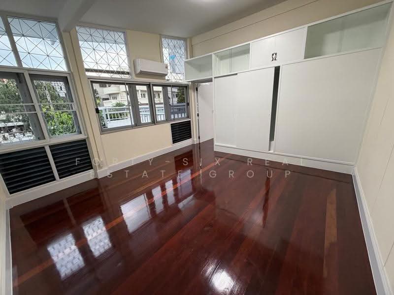 บ้านเดี่ยวขนาดใหญ่ รีโนเวทใหม่ ใจกลางวิภาวดี บนที่ดิน 165 ตร.ว., bangkok, Lat Yao, Chatuchak, Bangkok, 5 Bedrooms, 550 sqm, Single Detached House For Rent, by Forty-Six Real Estate Group, 500594826 - DDproperty.com