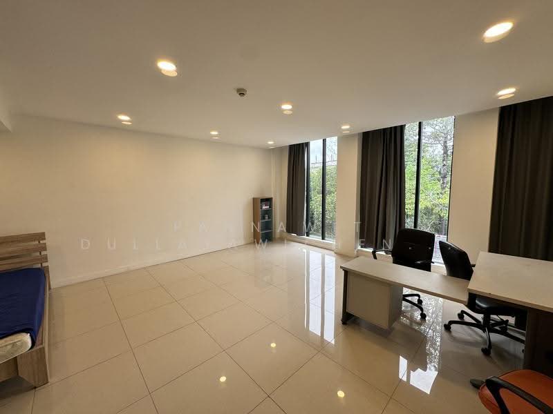 Warehouse for rent, 354 sq.m., in Bang Chak, Phra Khanong, Bangkok (JKPBKK1165), Bangkok, Bang Chak, Phra Khanong, Bangkok, , 354 sqm, Warehouse/Factory For Rent, by Pannawit Dullayawichenwut, 500594827 - DDproperty.com