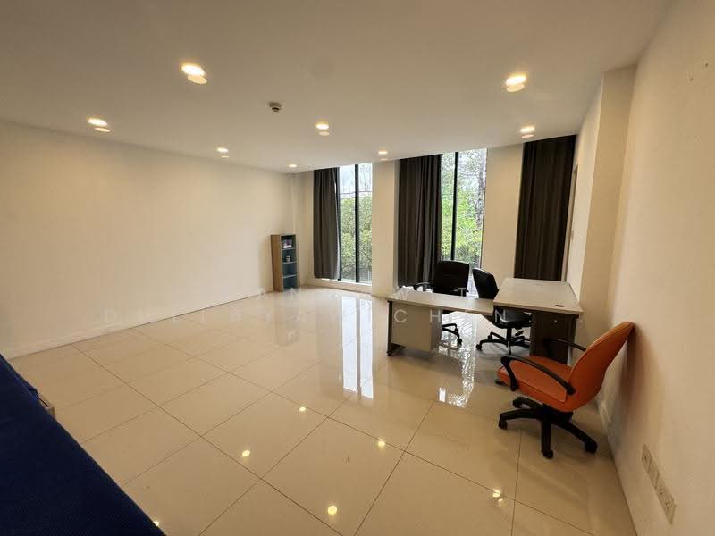 Warehouse for rent, 354 sq.m., in Bang Chak, Phra Khanong, Bangkok (JKPBKK1165), Bangkok, Bang Chak, Phra Khanong, Bangkok, , 354 sqm, Warehouse/Factory For Rent, by Pannawit Dullayawichenwut, 500594827 - DDproperty.com