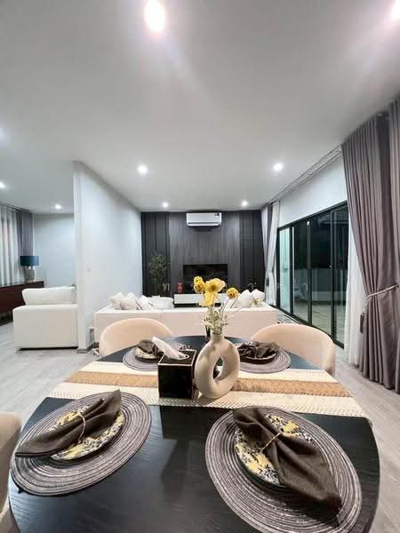 Saransiri Ramkhamhaeng, bangkok, 1499, Khlong Song Ton Nun, Lat Krabang, Bangkok, 3 Bedrooms, 184 sqm, Single Detached House For Rent, by ปรินทร์ญาดา ชิณโชติ, 500594998 - DDproperty.com