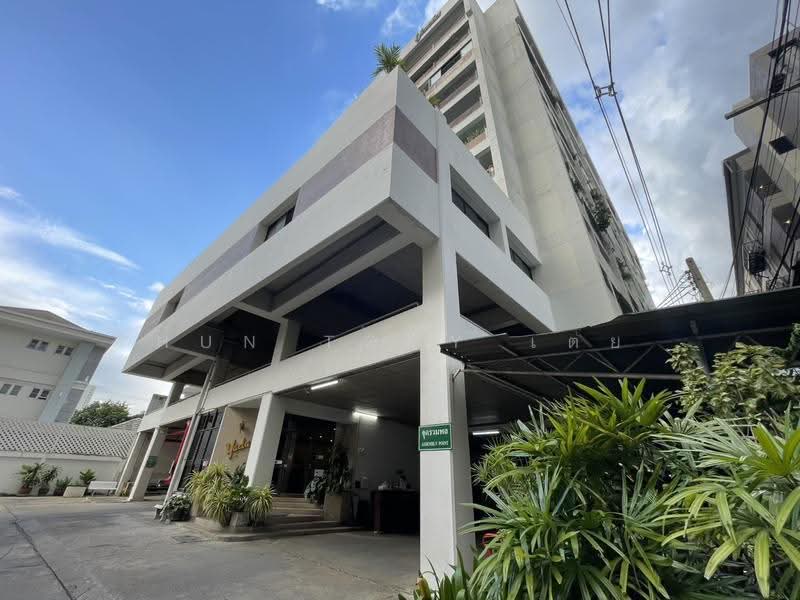 Yada Residential, bangkok, 16 Phrom Sak Alley, Khlong Tan Nua, Watthana, Bangkok, 2 Bedrooms, 151 sqm, Condo For Rent, by Khun Toey เตย, 500595769 - DDproperty.com