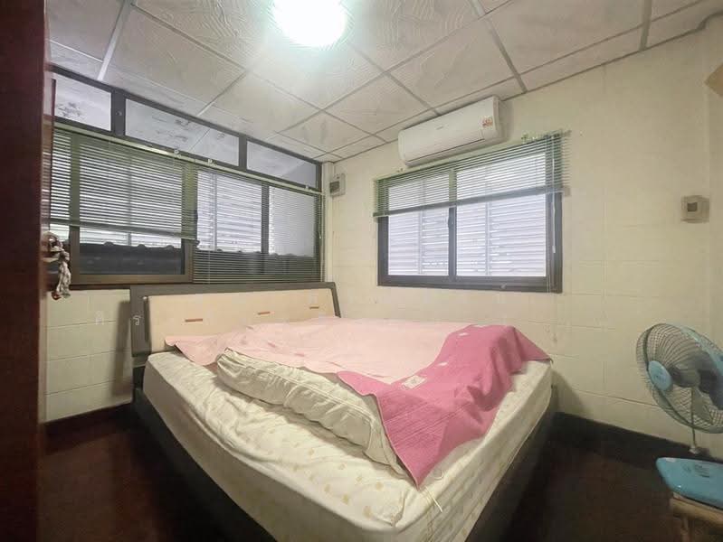 บ้านเเฝด 2 ชั้น 56 ตร.ว. เยื้องสำนักงานการเคหะแห่งชาติ ซอยนวมินทร์13, กรุงเทพ, ถนนนวมินทร์, คลองจั่น, บางกะปิ, กรุงเทพ, 180 ตร.ม., บ้านแฝด ขาย, โดย คุณ ศรินรัตน์ ศิรเกียรติสกุล (เป้ย), 500596018 - DDproperty.com