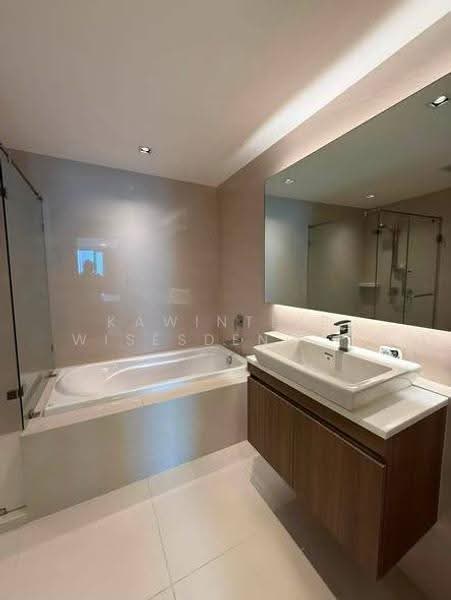 Vtara Sukhumvit 36, bangkok, 118 Soi Saen Sabai, Phra Kanong, Khlong Toei, Bangkok, 2 Bedrooms, 65 sqm, Condo For Rent, by Kawinthip Wisesdenchai, 500596047 - DDproperty.com