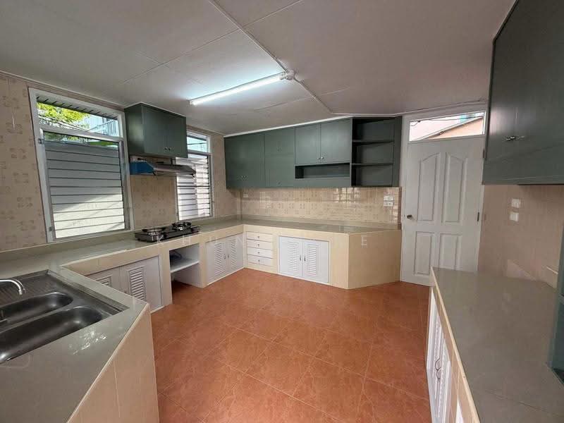 Renovated 2-Story Detached House with Large Garden for Rent — Central Vibhavadi (SPSJP704), bangkok, วิภาวดีรังสิต 44, Lat Yao, Chatuchak, Bangkok, 5 Bedrooms, 550 sqm, Single Detached House For Rent, by Khun Jane, 500596372 - DDproperty.com