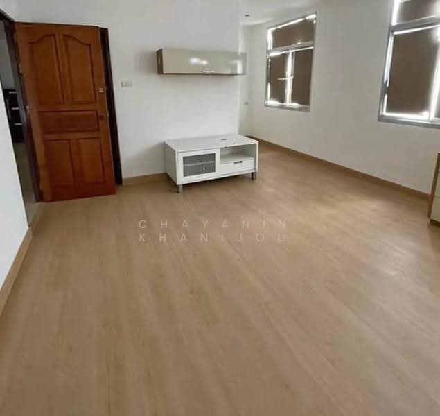 Baan Klang Krung Resort (Ratchada 7) : บ้านกลางกรุงรีสอร์ท รัชดา ซอย7, กรุงเทพ, 7 ซอย รัชดาภิเษก, ดินแดง, กรุงเทพ, 100 ตร.ม., คอนโด ขาย, โดย Chayanin Khanijou, 500596561 - DDproperty.com