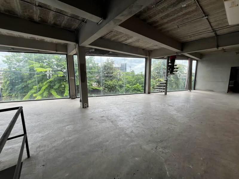 3-Storey Commercial Building for Rent – Pradit Manutham | Near Central EastVille, bangkok, Khlong Chaokhun Sing, Wang Thonglang, Bangkok, , 480 sqm, Shophouse For Rent, by Pudis Chitrungsakorn, 500596582 - DDproperty.com