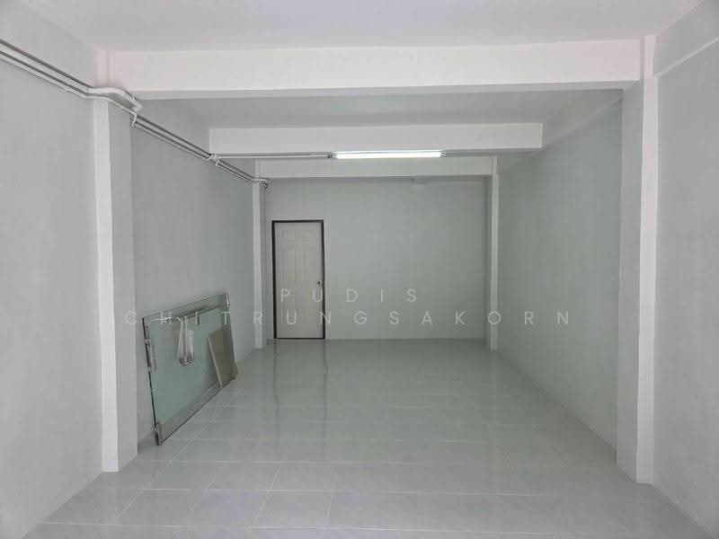 4-Storey Commercial Building for Rent – Ratchada Intersection | MRT Lat Phrao, bangkok, Jom Phon, Chatuchak, Bangkok, , 152 sqm, Shophouse For Rent, by Pudis Chitrungsakorn, 500596626 - DDproperty.com
