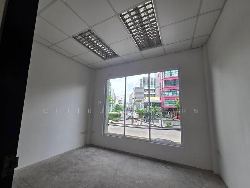 4-Storey Commercial Building for Rent – Ratchada Intersection | MRT Lat Phrao, bangkok, Jom Phon, Chatuchak, Bangkok, , 152 sqm, Shophouse For Rent, by Pudis Chitrungsakorn, 500596626 - DDproperty.com