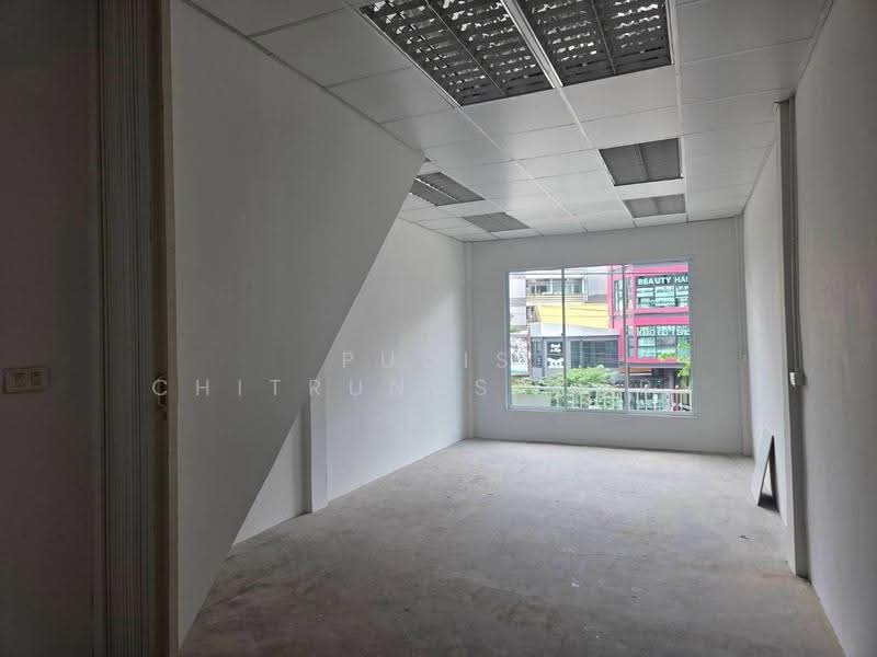 4-Storey Commercial Building for Rent – Ratchada Intersection | MRT Lat Phrao, bangkok, Jom Phon, Chatuchak, Bangkok, , 152 sqm, Shophouse For Rent, by Pudis Chitrungsakorn, 500596626 - DDproperty.com