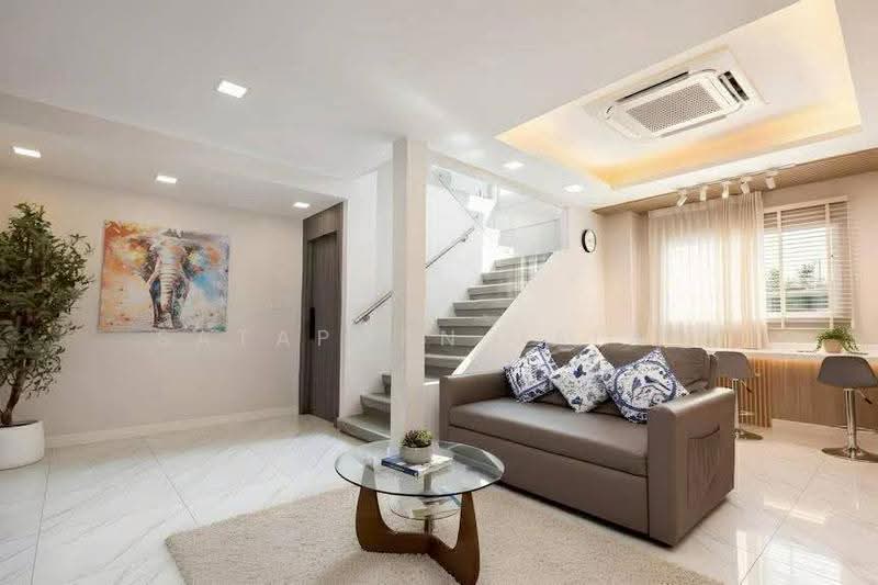 3-BR House, bangkok, Din Daeng, Bangkok, 3 Bedrooms, 300 sqm, Single Detached House For Rent, by Sataporn Jalao, 500596831 - DDproperty.com