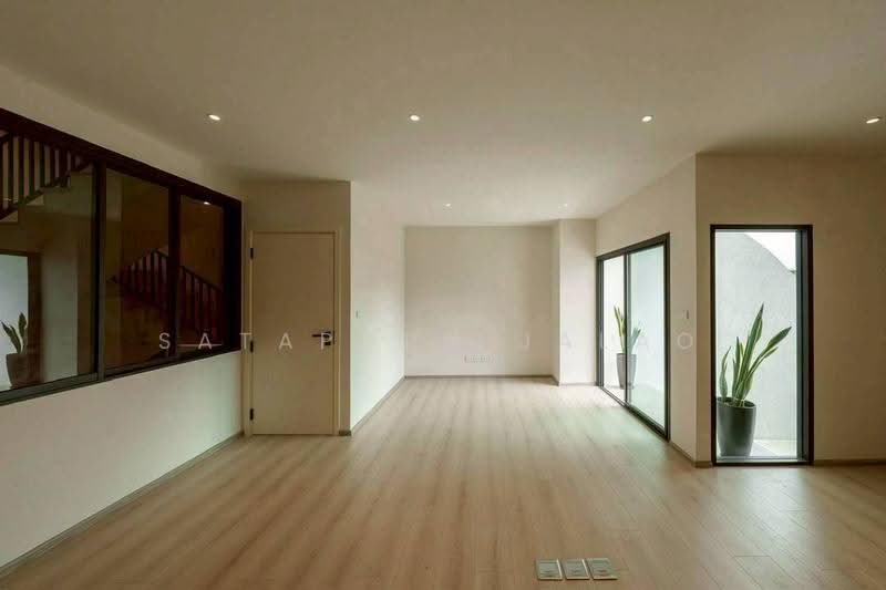 4-BR Townhouse, bangkok, Din Daeng, Bangkok, 4 Bedrooms, 380 sqm, Townhouse For Sale, by Sataporn Jalao, 500596838 - DDproperty.com