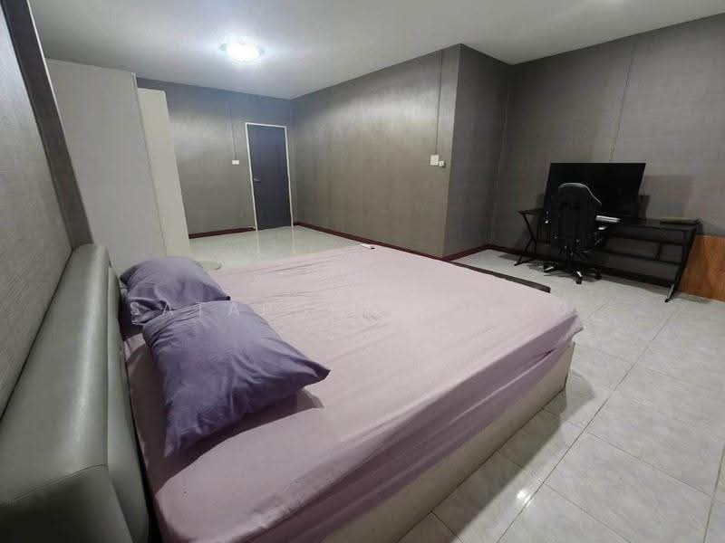 Baan Klang Muang Ratchada 36, bangkok, Ratchadaphisek 36 Intersection 9-3-6, Chan Kasem, Chatuchak, Bangkok, 4 Bedrooms, 320 sqm, Townhouse For Rent, by Sataporn Jalao, 500596895 - DDproperty.com