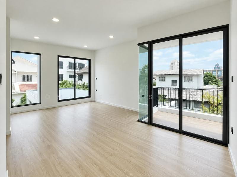 บ้านเดี่ยวรีโนเวท ใจกลางแยกรัชโยธิน, bangkok, Chan Kasem, Chatuchak, Bangkok, 4 Bedrooms, 250 sqm, Single Detached House For Sale, by HOME Real Estate Service, 500596919 - DDproperty.com