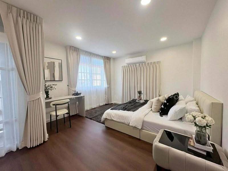 4-BR Townhouse, bangkok, Din Daeng, Bangkok, 4 Bedrooms, 400 sqm, Townhouse For Rent, by Sataporn Jalao, 500597062 - DDproperty.com