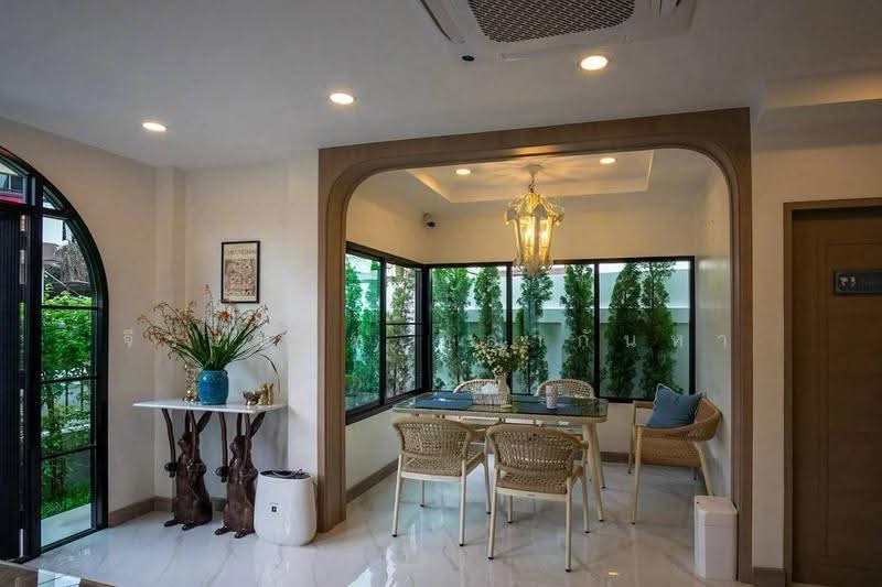 Turnkey Hotel Near Sanday Walking Street, 9.6/10 Reviews, 200K+THB/Month, Chiang Mai, Sri Phum, Muang Chiang Mai, Chiang Mai, , 300 sqm, Business For Sale, by จีระนันท์ หล้ากันหา, 500597174 - DDproperty.com