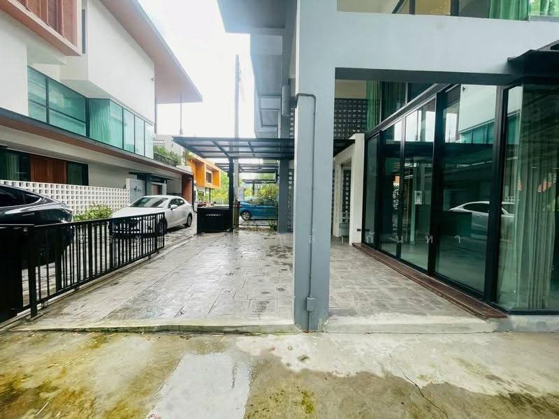For Sale: 4-Storey Corner Home Office for Sale near Chiang Mai Government Center, chiang-mai, San Phi Sua, Muang Chiang Mai, Chiang Mai, 2 Bedrooms, 250 sqm, Townhouse For Sale, by จีระนันท์ หล้ากันหา, 500597188 - DDproperty.com