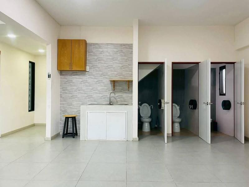 For Sale: 4-Storey Corner Home Office for Sale near Chiang Mai Government Center, chiang-mai, San Phi Sua, Muang Chiang Mai, Chiang Mai, 2 Bedrooms, 250 sqm, Townhouse For Sale, by จีระนันท์ หล้ากันหา, 500597188 - DDproperty.com