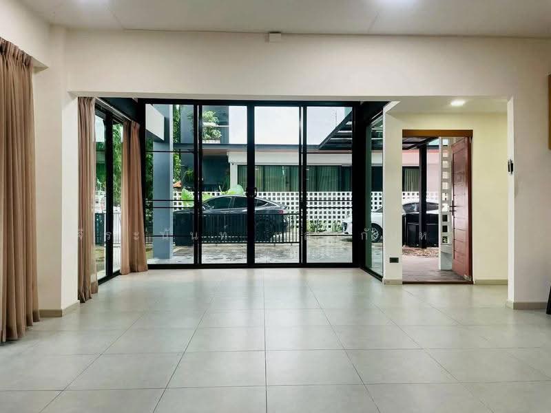 For Sale: 4-Storey Corner Home Office for Sale near Chiang Mai Government Center, chiang-mai, San Phi Sua, Muang Chiang Mai, Chiang Mai, 2 Bedrooms, 250 sqm, Townhouse For Sale, by จีระนันท์ หล้ากันหา, 500597188 - DDproperty.com