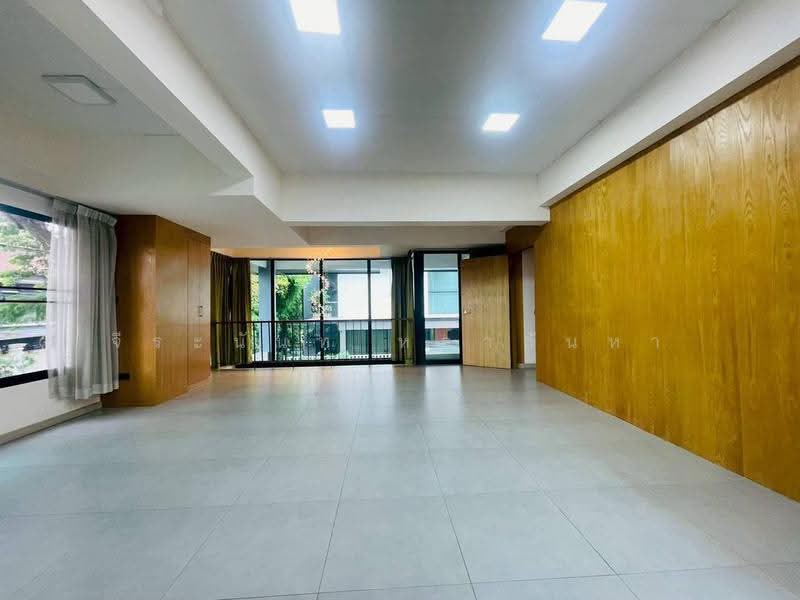 For Sale: 4-Storey Corner Home Office for Sale near Chiang Mai Government Center, chiang-mai, San Phi Sua, Muang Chiang Mai, Chiang Mai, 2 Bedrooms, 250 sqm, Townhouse For Sale, by จีระนันท์ หล้ากันหา, 500597188 - DDproperty.com
