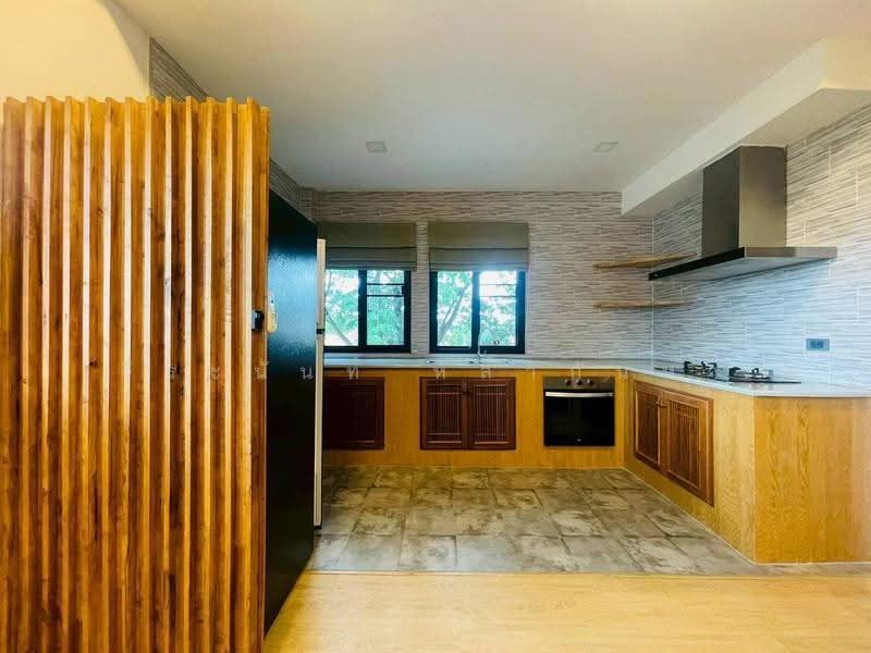 For Sale: 4-Storey Corner Home Office for Sale near Chiang Mai Government Center, chiang-mai, San Phi Sua, Muang Chiang Mai, Chiang Mai, 2 Bedrooms, 250 sqm, Townhouse For Sale, by จีระนันท์ หล้ากันหา, 500597188 - DDproperty.com
