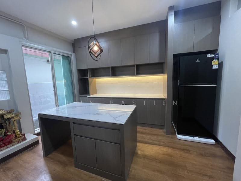 Townhouse for rent Isaraphap MRT, bangkok, อิสรภาพ28, Wat Arun, Bangkok Yai, Bangkok, 3 Bedrooms, 150 sqm, Townhouse For Rent, by Khun Bastien, 500597259 - DDproperty.com