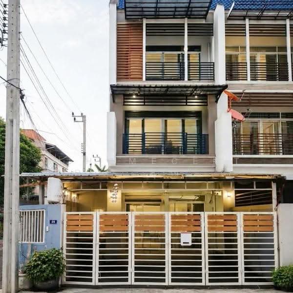 ทาวน์เฮ้าส์3ชั้น 34ตรว. หลังมุม ซ.นาคนิวาส48 แยก14-3, กรุงเทพ, ลาดพร้าว, กรุงเทพ, 410 ตร.ม., ทาวน์เฮ้าส์ ขาย, โดย AJHOMECENTER - คุณแบงค์, 500597946 - DDproperty.com