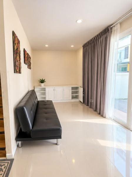 ไม่พบโครงการ, Bangkok, สุวรรณภูมิ, Lat Krabang, Bangkok, 4 Bedrooms, 228 sqm, Townhouse For Rent, by ณัฐพงศ์ สุนทรอรุณ, 500597950 - DDproperty.com