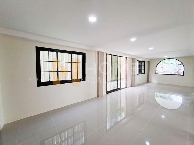 บ้านเดี่ยวพัทยากลาง ชลบุรี, Chon Buri (Pattaya), Bang Lamung, Bang Lamung (Pattaya), Chon Buri (Pattaya), 4 Bedrooms, 300 sqm, Single Detached House For Sale, by HOME Real Estate Service, 500598664 - DDproperty.com