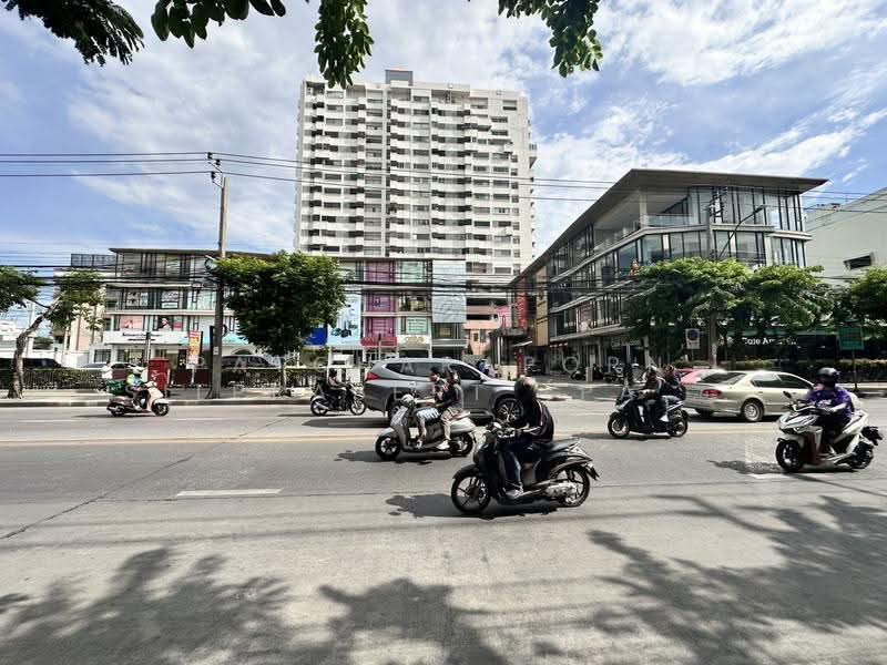 ขายอาคารพาณิชย์ 3 ห้อง ติดถนนอ่อนนุช กรุงเทพฯทำเลดี ติดถนนอ่อนนุช ในราคาที่พิเศษสุดๆ, กรุงเทพ, บางจาก, พระโขนง, กรุงเทพ, 576 ตร.ม., ตึกแถว-อาคารพาณิชย์ ขาย, โดย Patcharaporn Silprasert (Patcha), 500599249 - DDproperty.com