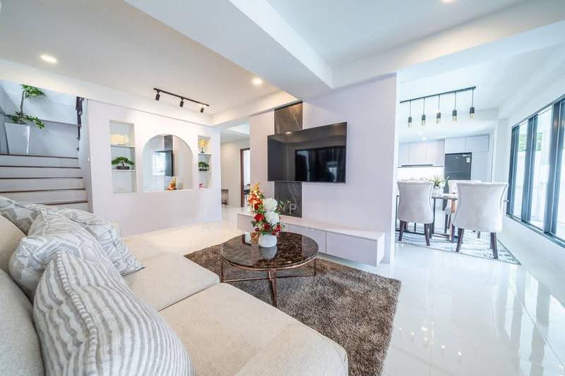 6-BR House, chon-buri, Nong Pru, Bang Lamung (Pattaya), Chon Buri (Pattaya), 6 Bedrooms, 320 sqm, Single Detached House For Sale, by Thitiporn Pawikham, 500599302 - DDproperty.com