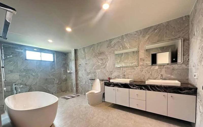 4-BR Villa, Chon Buri (Pattaya), Huai Yai, Bang Lamung (Pattaya), Chon Buri (Pattaya), 4 Bedrooms, 450 sqm, Villa For Sale, by Thitiporn Pawikham, 500599359 - DDproperty.com