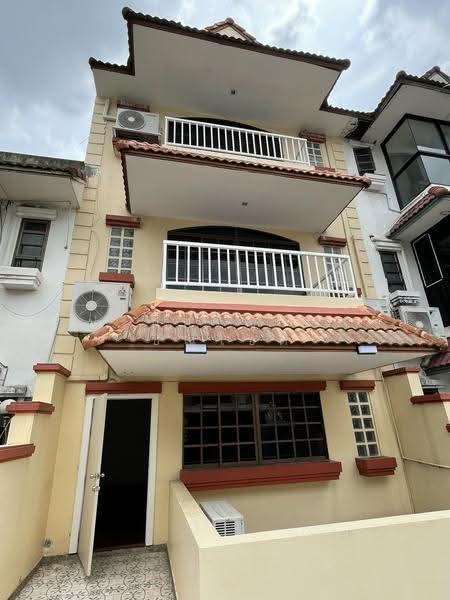 Townhome Pridi Banomyong 41 – Sukhumvit 71, Bangkok, สุขุมวิท 71, Khlong Tan Nua, Watthana, Bangkok, 6 Bedrooms, 200 sqm, Townhouse For Rent, by ปรินทร์ญาดา ชิณโชติ, 500600074 - DDproperty.com