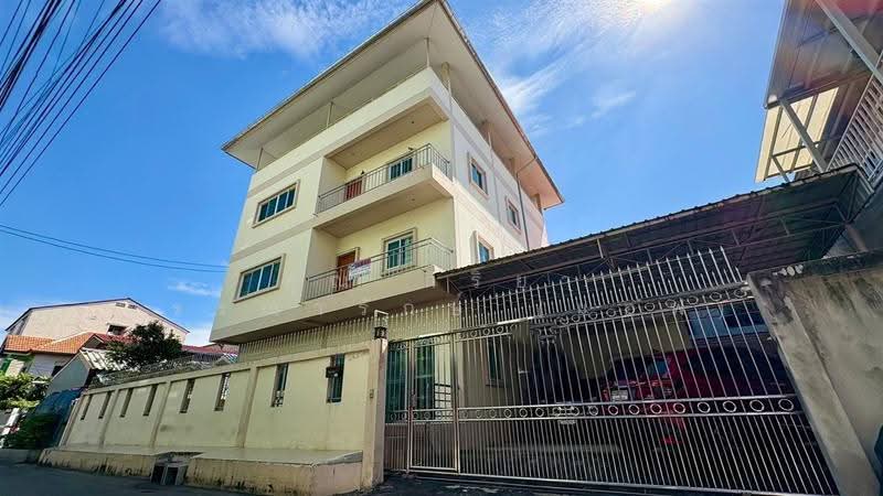 บ้านเดี่ยว 3 ชั้น 96 ตร.ว. บ้านเดี่ยว ซอยลาดพร้าว80 แยก22, Bangkok, ถนนลาดพร้าว, Wang Thonglang, Bangkok, 10+ Bedrooms, 300 sqm, Single Detached House For Sale, by คุณ กิริยา วรรณารักษ์ (แอฟ), 500600121 - DDproperty.com