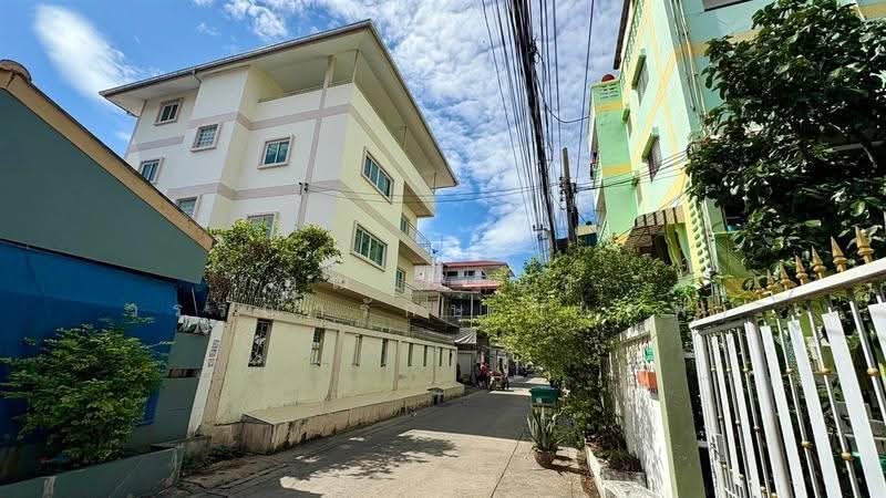 บ้านเดี่ยว 3 ชั้น 96 ตร.ว. บ้านเดี่ยว ซอยลาดพร้าว80 แยก22, Bangkok, ถนนลาดพร้าว, Wang Thonglang, Bangkok, 10+ Bedrooms, 300 sqm, Single Detached House For Sale, by คุณ กิริยา วรรณารักษ์ (แอฟ), 500600121 - DDproperty.com