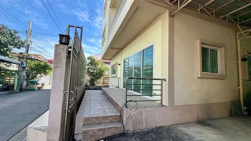 บ้านเดี่ยว 3 ชั้น 96 ตร.ว. บ้านเดี่ยว ซอยลาดพร้าว80 แยก22, Bangkok, ถนนลาดพร้าว, Wang Thonglang, Bangkok, 10+ Bedrooms, 300 sqm, Single Detached House For Sale, by คุณ กิริยา วรรณารักษ์ (แอฟ), 500600121 - DDproperty.com