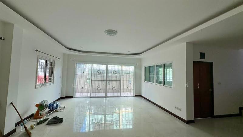 บ้านเดี่ยว 3 ชั้น 96 ตร.ว. บ้านเดี่ยว ซอยลาดพร้าว80 แยก22, กรุงเทพ, ถนนลาดพร้าว, วังทองหลาง, กรุงเทพ, 300 ตร.ม., บ้านเดี่ยว ขาย, โดย คุณ กิริยา วรรณารักษ์ (แอฟ), 500600121 - DDproperty.com